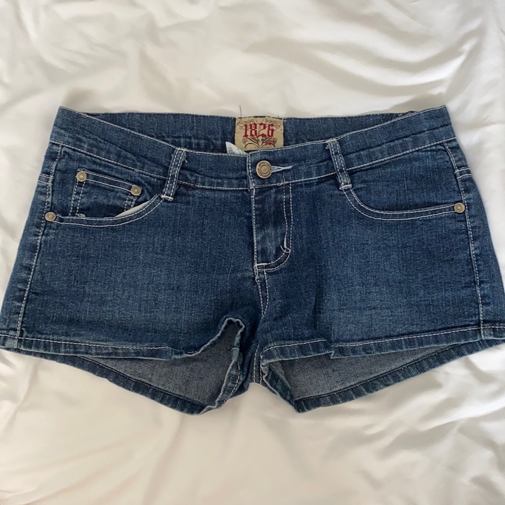Junior women’s denim low/mid rise jeans shorts in size 3